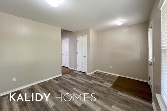 737 Christian Ln in Yukon, OK - Building Photo - Building Photo