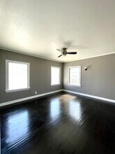 717 1/2 N Ridgewood Pl, Unit 2nd Floor in Los Angeles, CA - Building Photo - Building Photo