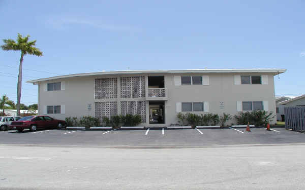 Cypress Drive Apartments in Fort Lauderdale, FL - Building Photo - Building Photo