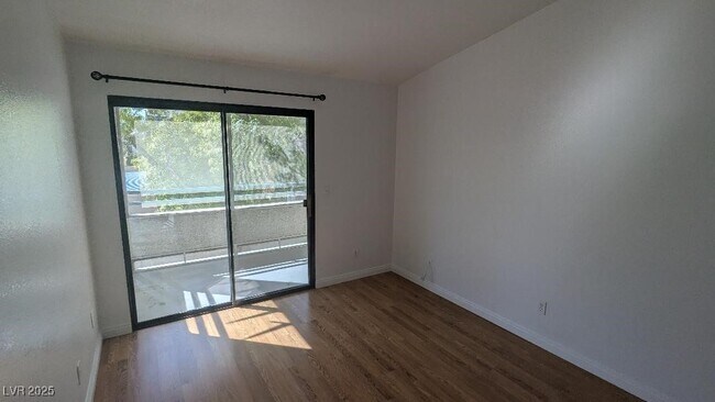 5211 S Lindell Rd in Las Vegas, NV - Building Photo - Building Photo