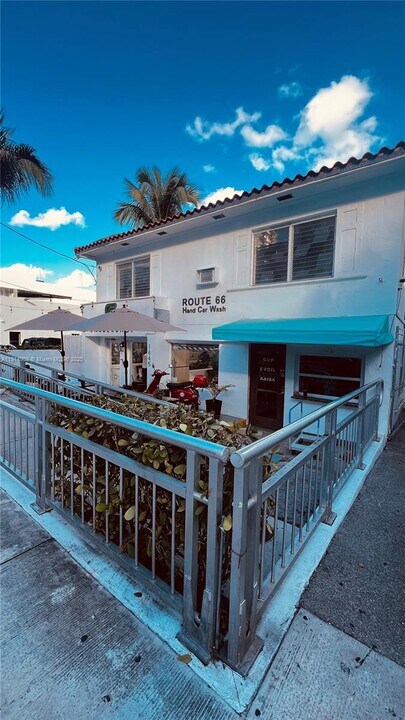 1845 Bay Rd in Miami Beach, FL - Building Photo
