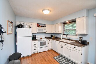 201 Maureen Dr in Brandon, SD - Building Photo - Building Photo