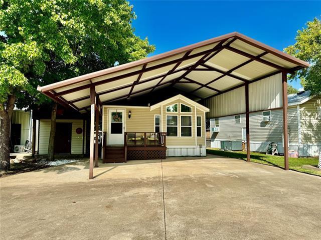 609 Brazos Harbor Cir in Granbury, TX - Building Photo - Building Photo