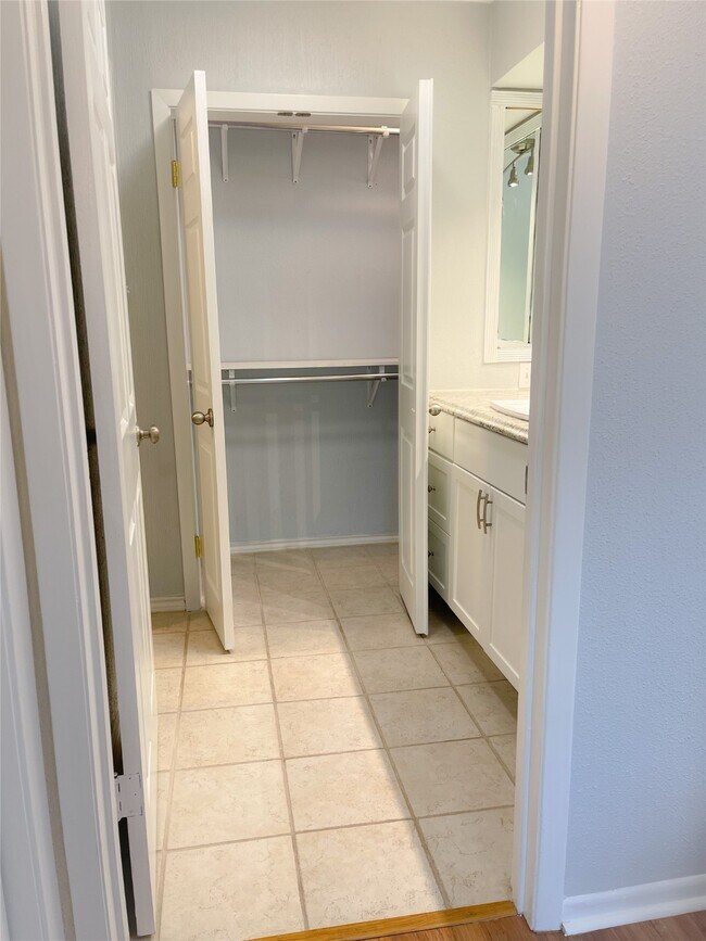 property at 2744 Briarhurst Dr