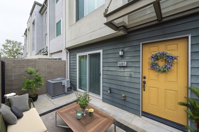 14418 Plum Ln in Gardena, CA - Building Photo - Building Photo