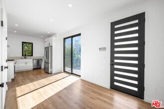 2646 Westwood Blvd in Los Angeles, CA - Building Photo - Building Photo