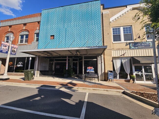 104 E Main St in Cherryville, NC - Building Photo - Building Photo