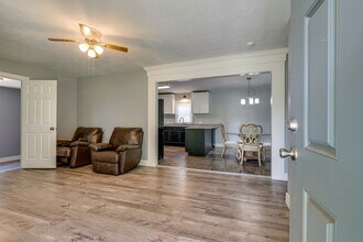 279 Stones River Rd in La Vergne, TN - Foto de edificio - Building Photo