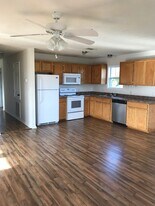 674 Union St in Bay St. Louis, MS - Building Photo