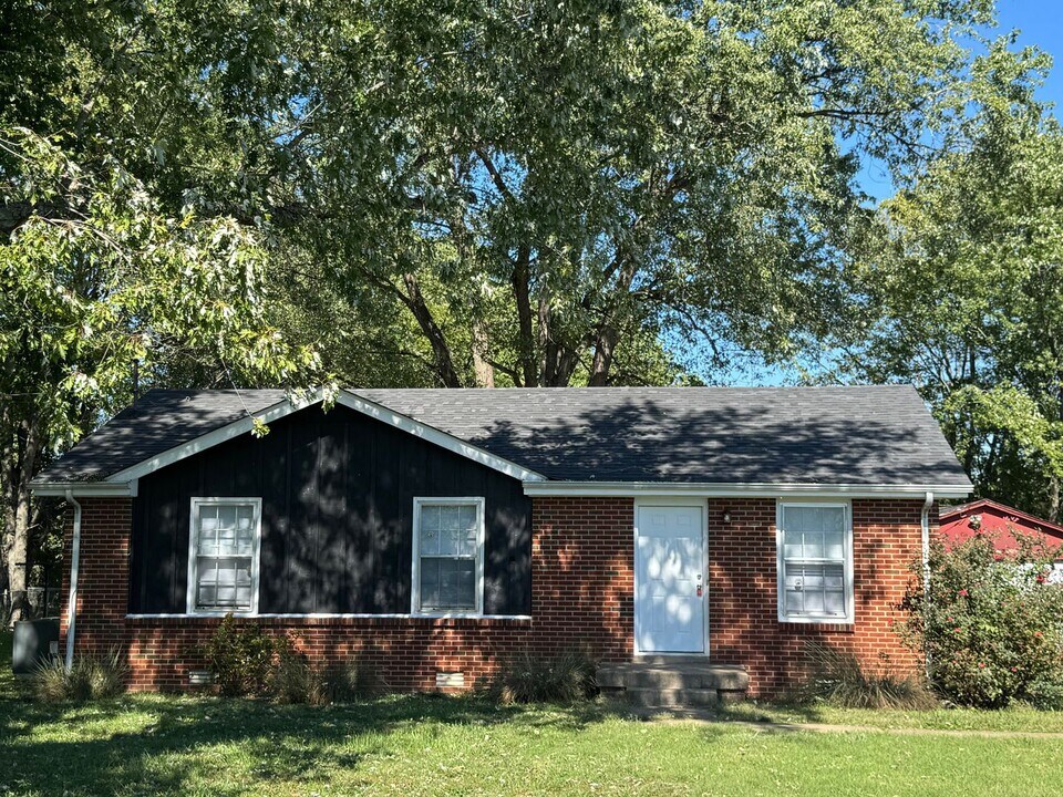 803 Ringgold Rd in Clarksville, TN - Building Photo