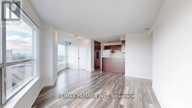 36 Lee Centre Dr in Toronto, ON - Building Photo - Building Photo