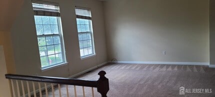 32 Russell Ct in Matawan, NJ - Building Photo - Building Photo