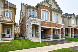 3957 Koenig Rd in Burlington, ON - Building Photo