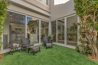 1546 Yellowheart Way in Hollywood, FL - Building Photo - Building Photo