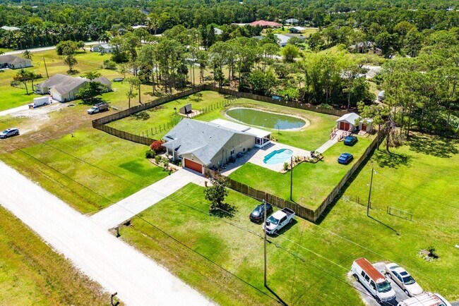12592 82nd Ln N in Loxahatchee, FL - Building Photo - Building Photo
