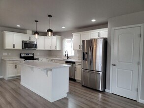 1715 4th St in Bremerton, WA - Building Photo - Building Photo