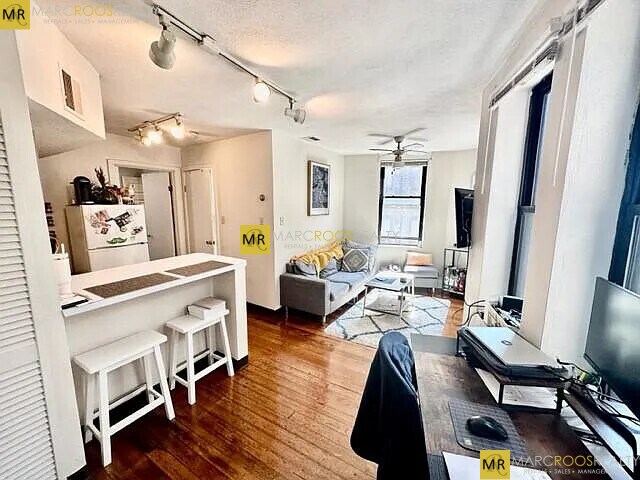 13 Charter St, Unit Charter St #2 in Boston, MA - Building Photo
