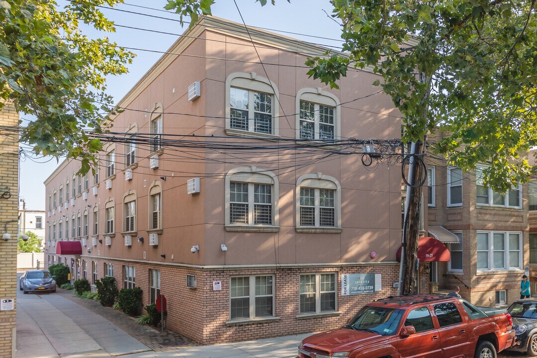 5925 Grove St in Ridgewood, NY - Building Photo