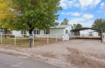 8 Phillips Dr in Los Lunas, NM - Building Photo - Building Photo