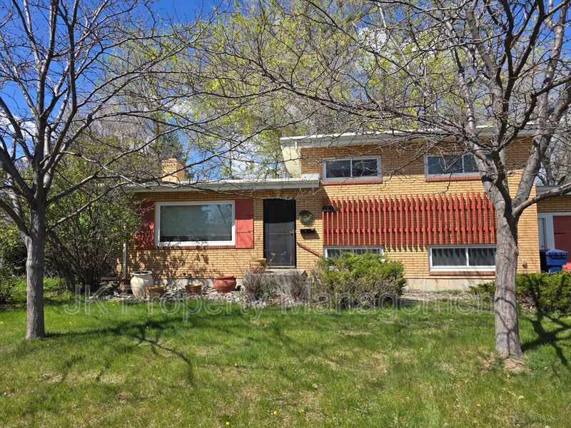 1015 Carlos Dr in Great Falls, MT - Building Photo