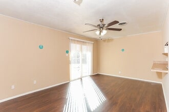 6420 Valley Ridge Dr in Fort Worth, TX - Foto de edificio - Building Photo