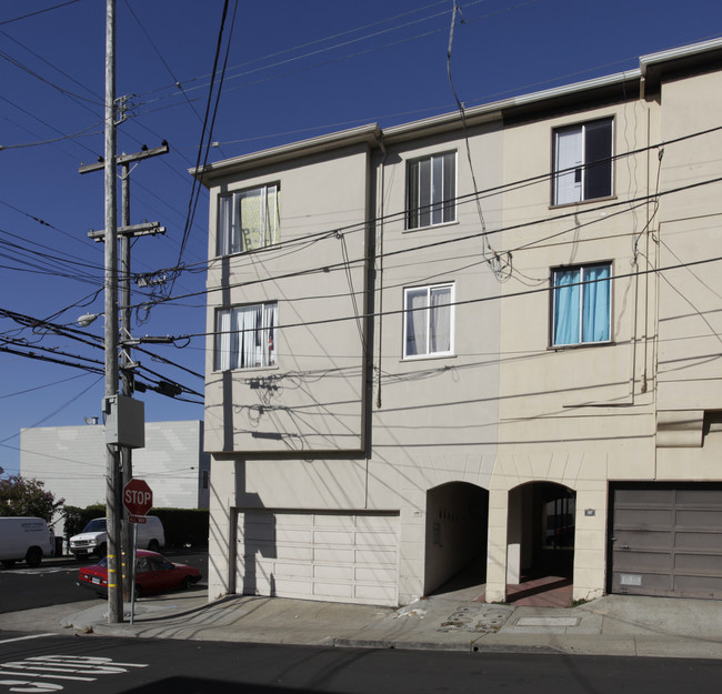 101 E Moltke St in Daly City, CA - Foto de edificio - Building Photo