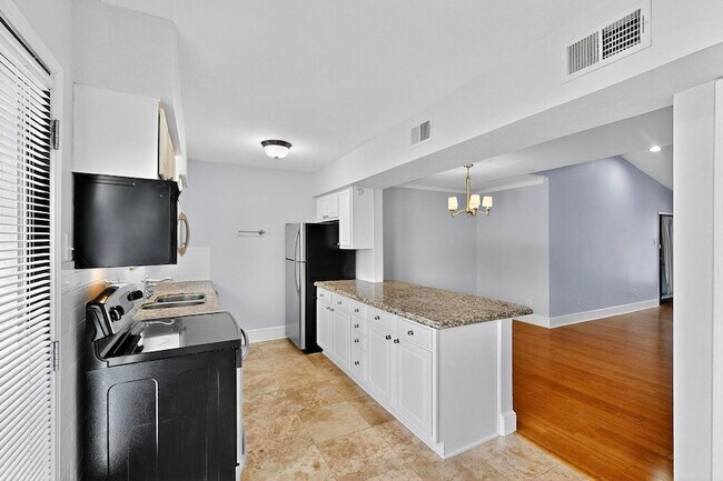 7736 Meadow Rd, Unit 203 in Dallas, TX - Building Photo - Building Photo