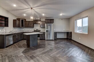 1000 N Hillcrest Pky, Unit 205 in Altoona, WI - Building Photo - Building Photo