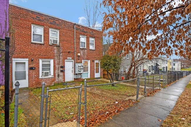 3427 B St SE in Washington, DC - Building Photo - Building Photo
