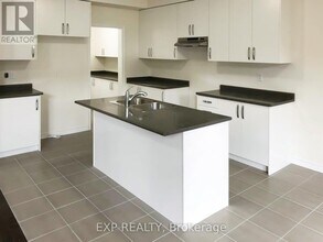 31 Walter Proctor Rd in East Gwillimbury, ON - Building Photo - Building Photo