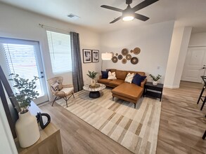 Solace at Casa Grande Crossings in Casa Grande, AZ - Foto de edificio - Building Photo