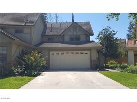 30406 Passageway Pl in Agoura Hills, CA - Building Photo