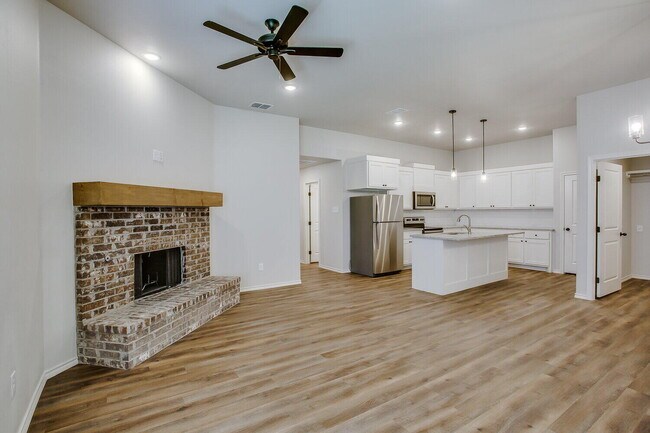 12106 Elkhart Ave in Lubbock, TX - Building Photo - Building Photo