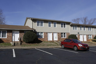 Stratford Apartments in Greenville, SC - Foto de edificio - Building Photo