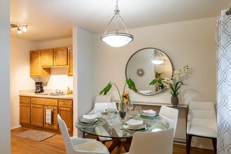 Forest Glen Townhomes in Midland, MI - Foto de edificio - Interior Photo