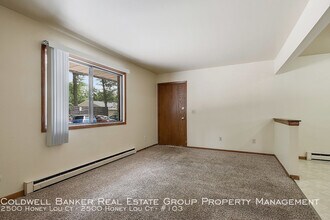 2500 Honey Lou Ct-Unit -2500 Honey Lou Ct - in Appleton, WI - Building Photo - Building Photo