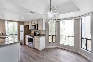 Maryland Court Apartments in Phoenix, AZ - Building Photo