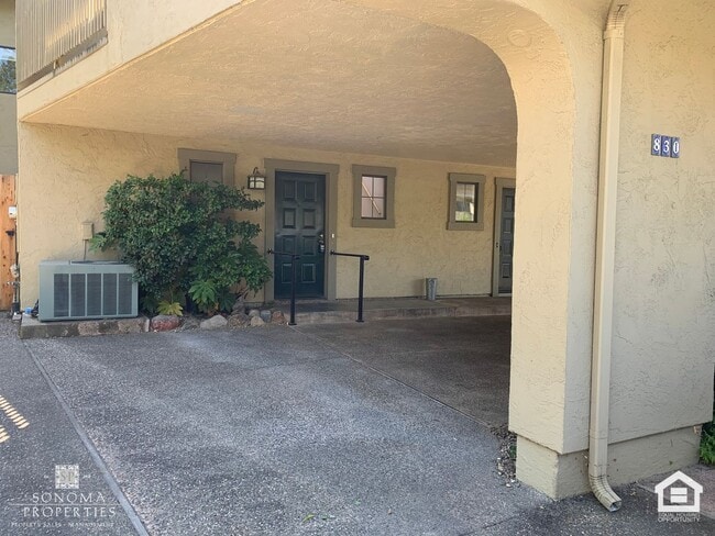 830 2nd St W in Sonoma, CA - Foto de edificio - Building Photo