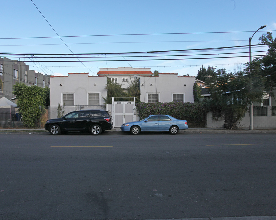 4557 Lexington Ave in Los Angeles, CA - Building Photo