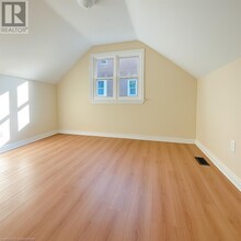 399 Erb St. W in Waterloo, ON - Building Photo - Building Photo