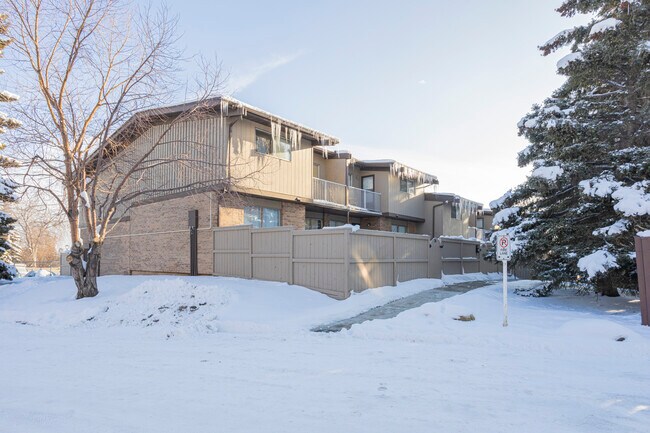 Huntington Ridge in Calgary, AB - Building Photo - Building Photo