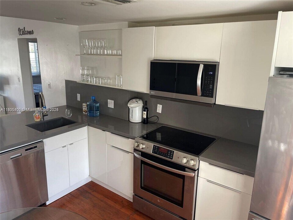 4010 Meridian Ave in Miami Beach, FL - Building Photo
