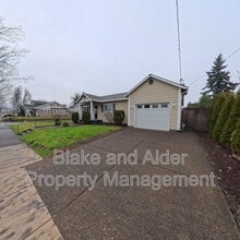 720 Portland Ave in Gladstone, OR - Building Photo - Building Photo