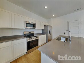 11827 Moorfield Ln in Indianapolis, IN - Building Photo - Building Photo