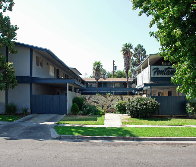 1203 W Simpson Ave in Fresno, CA - Foto de edificio - Building Photo