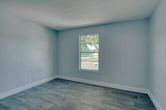 Beach Club in Tampa, FL - Foto de edificio - Interior Photo