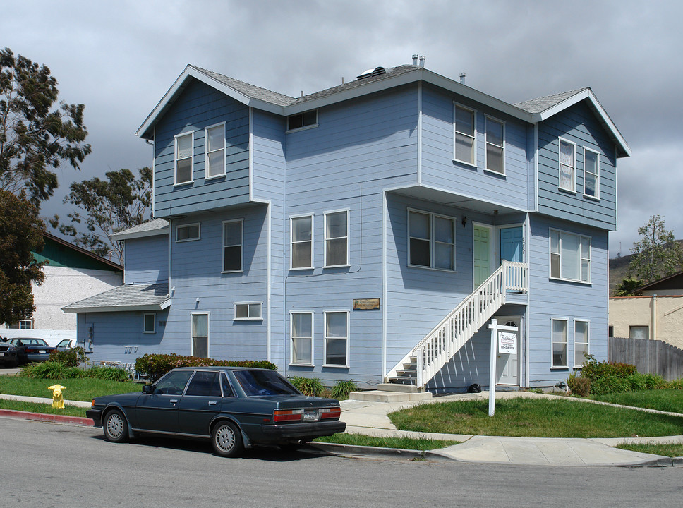 Ocean Breeze Apartments in Ventura, CA - Building Photo