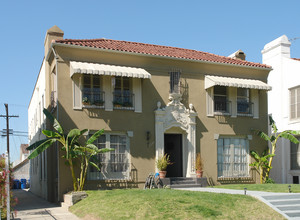 1135 N New Hampshire Ave in Los Angeles, CA - Building Photo - Building Photo