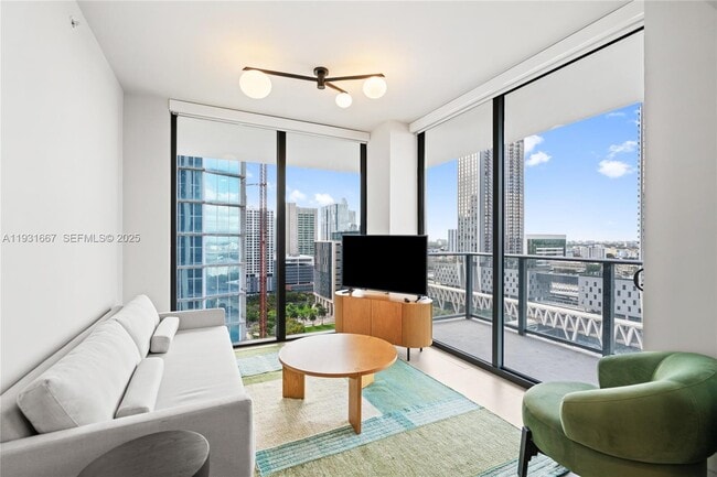 11 NE 6th St in Miami, FL - Building Photo - Building Photo