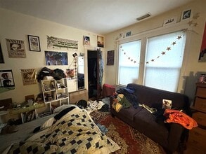 207 Boston Ave, Unit A in Medford, MA - Building Photo - Building Photo